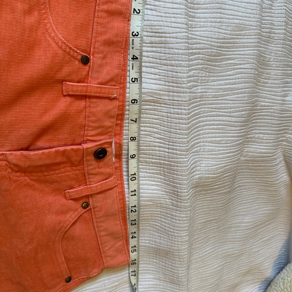 Carve design women short. - Picture 9 of 16